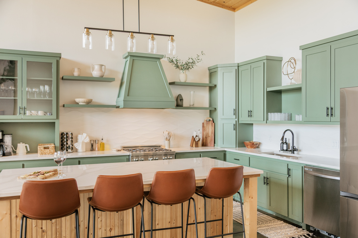 Fully equipped chef’s kitchen with everything you need to feel right at home. Oversized island is perfect for larger groups.