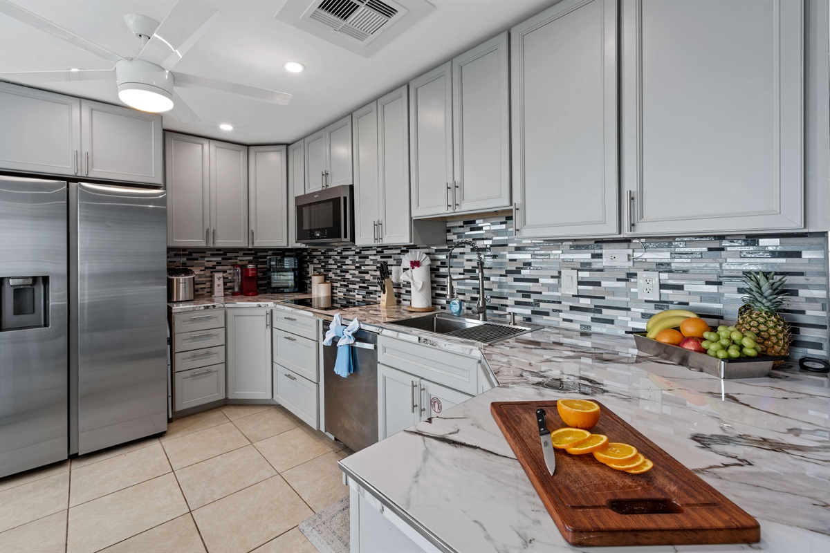 Large kitchen with refrigerator, stove top and microwave/convection oven combo