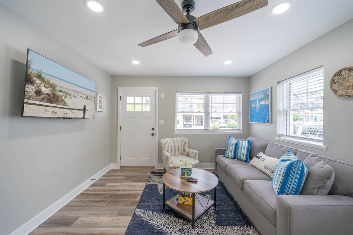 Charming and comfortable - our living room