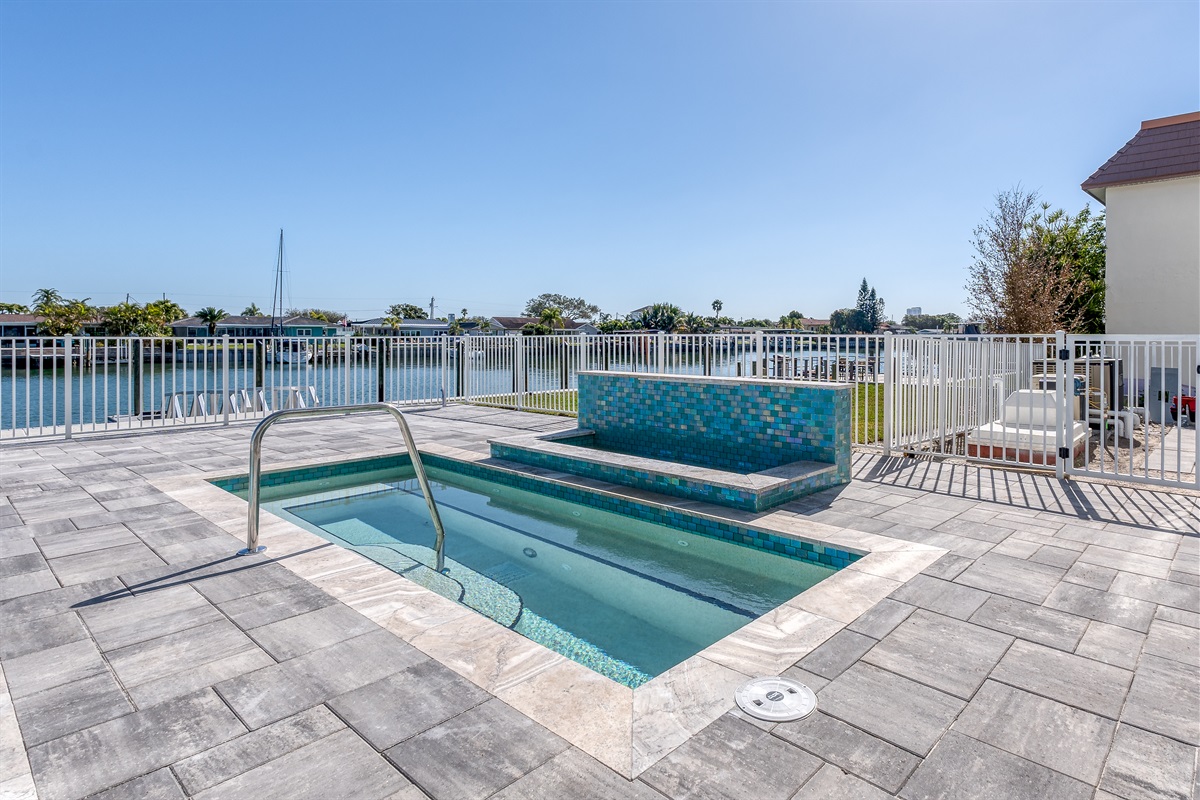 Pool/ Hot Tub, on the Intracoastal waterway!