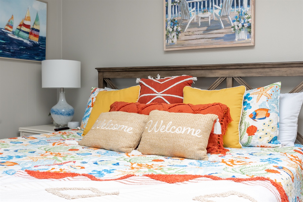 [Bedroom 4] Bright and Cheerful Decor