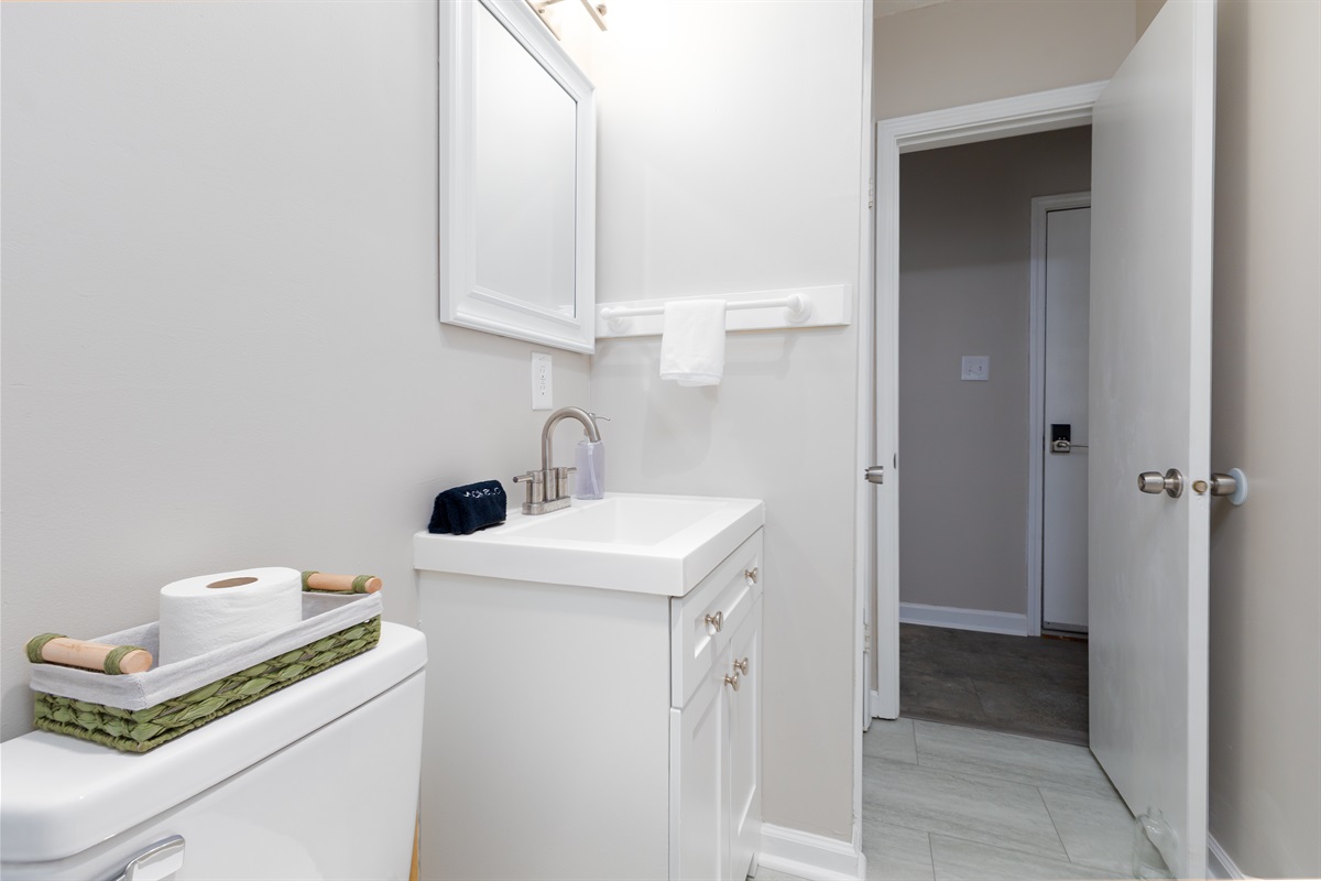 A clean and comfortable bathroom