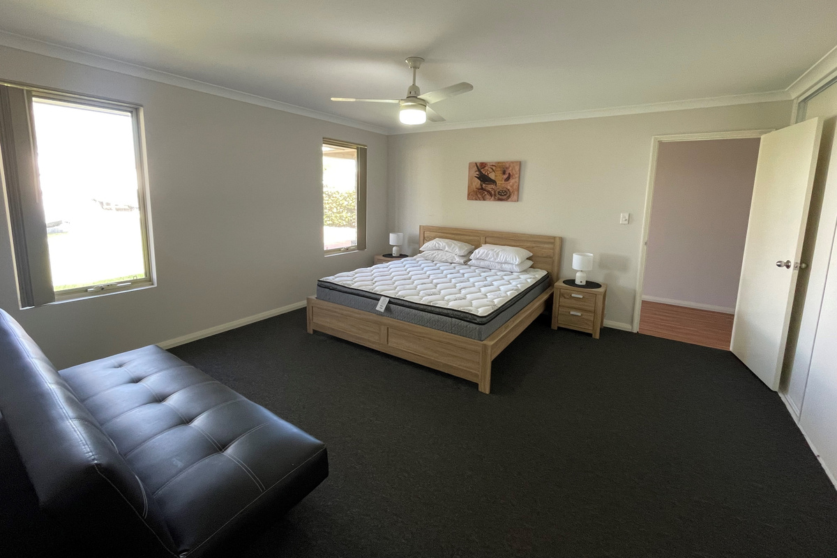 Main Bedroom - King Size Bed