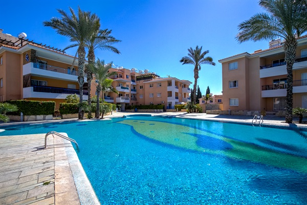 Large top pool