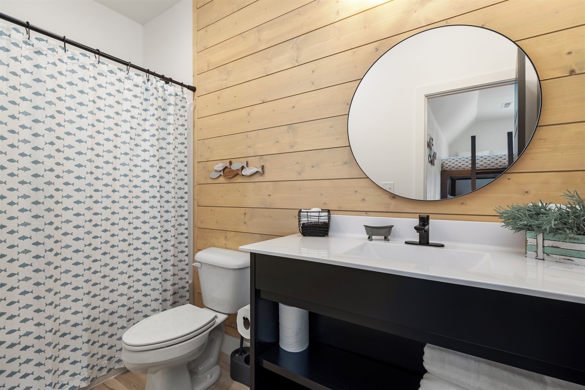 Upper Level Ensuite Bathroom