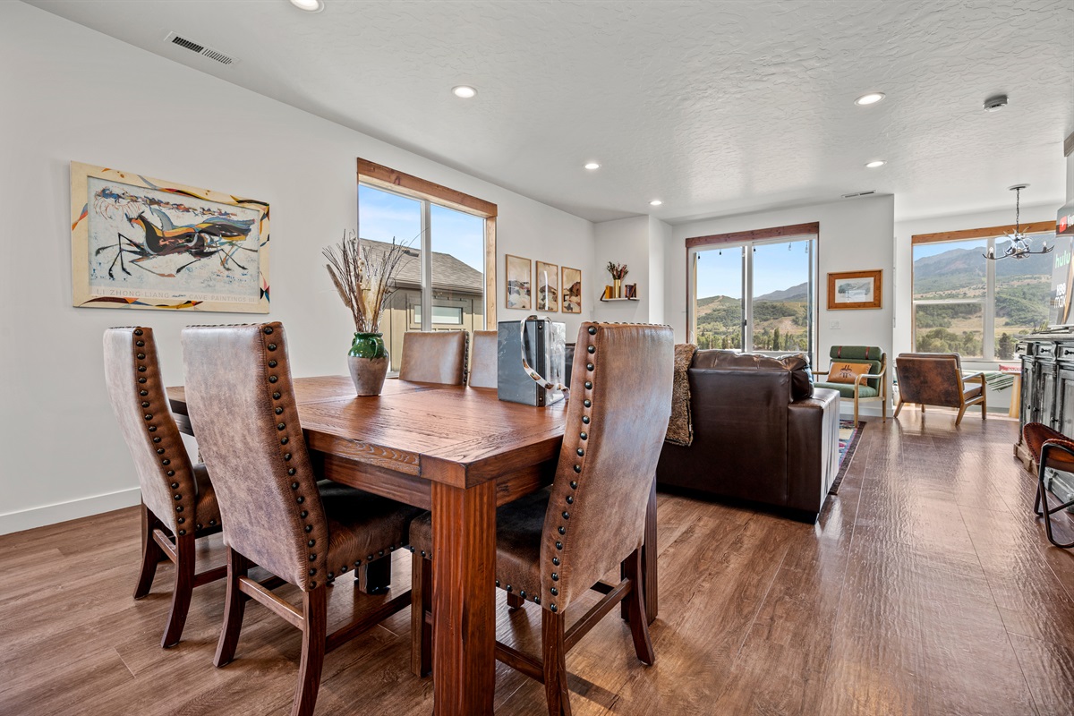 From both the dining and living areas, you can enjoy majestic mountain vistas.
