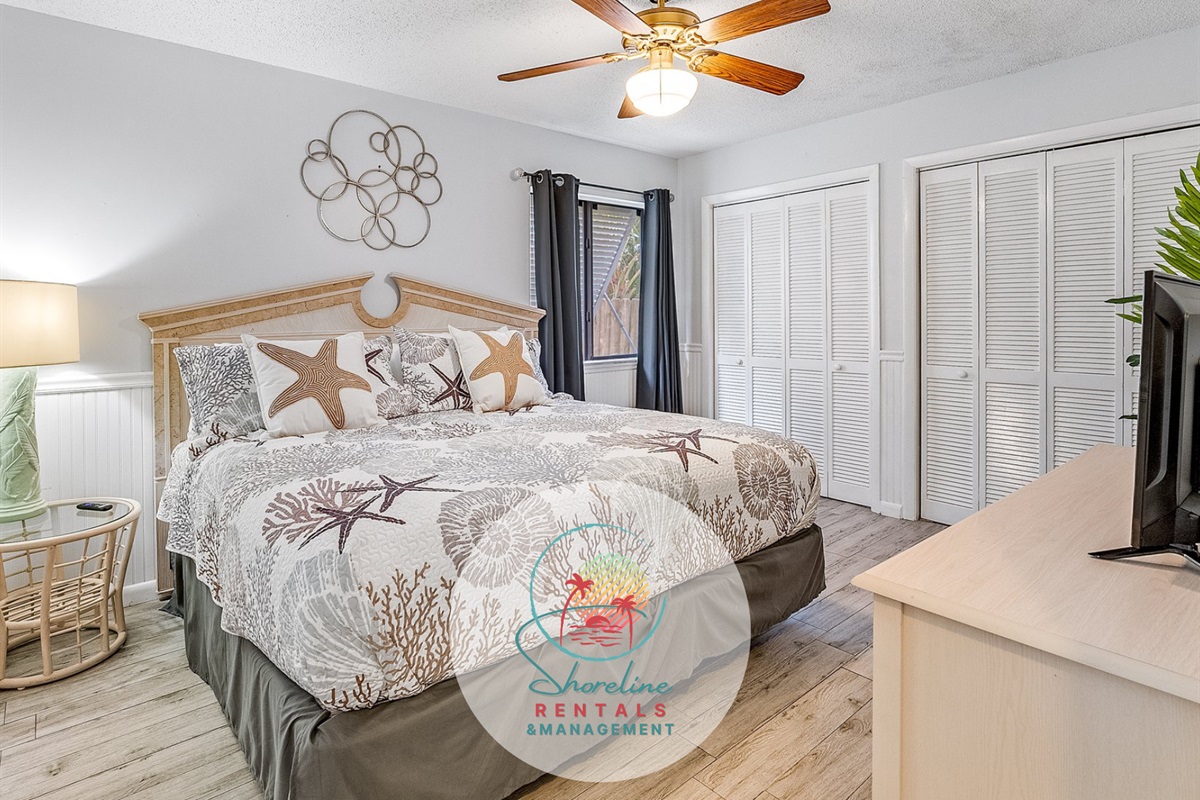 Downstairs King Bedroom across from Full Hallway Bathroom