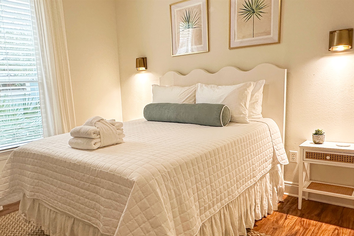 Second Bedroom with Queen Bed - Ideal for Couples or Grandparents Joining the Trip