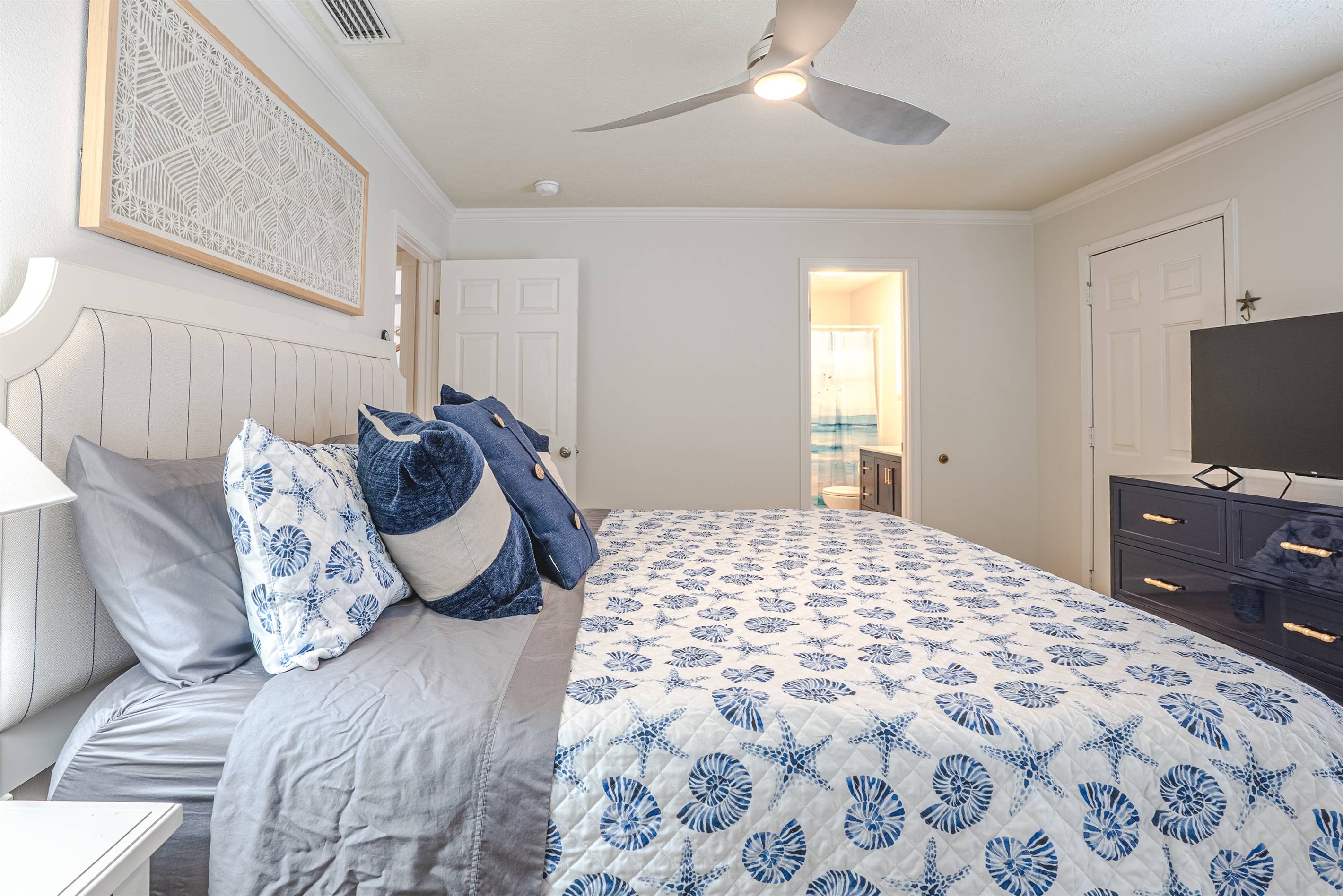 Back Master with en suite Bath