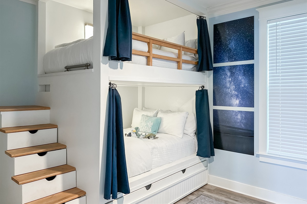 At the end of the hallway is the &ldquo;Starlight&rdquo; bunk room.