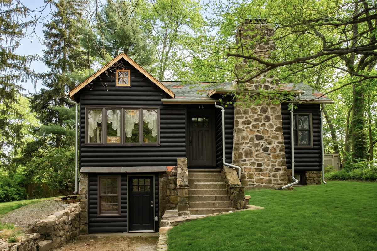 Charming Hudson Valley cottage with stone chimney, tucked into the woods near Cold Spring