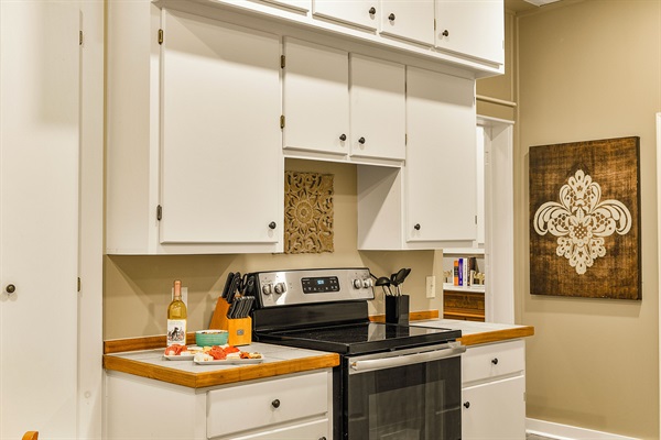 Additional full kitchen downstairs
