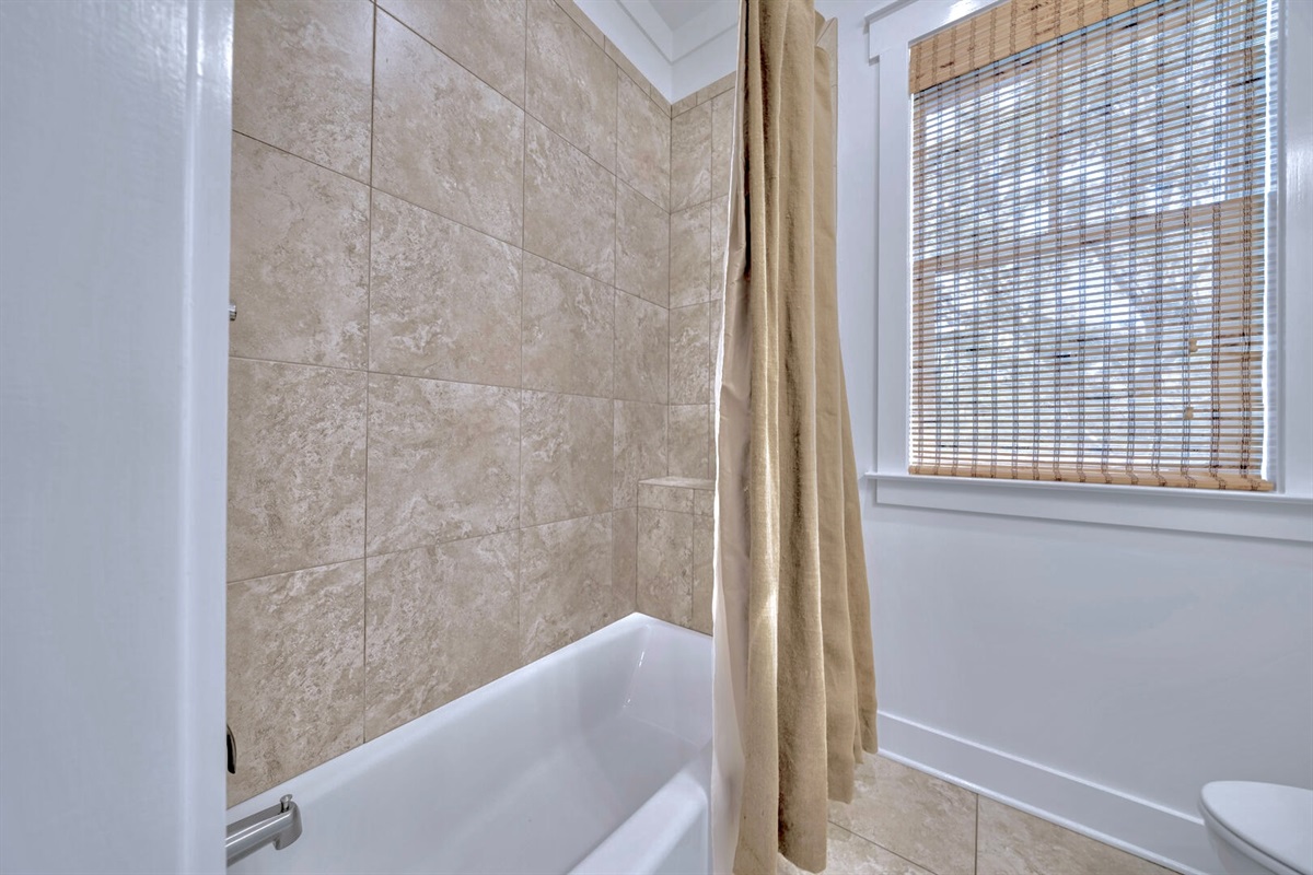 Bunkroom ensuite bathroom