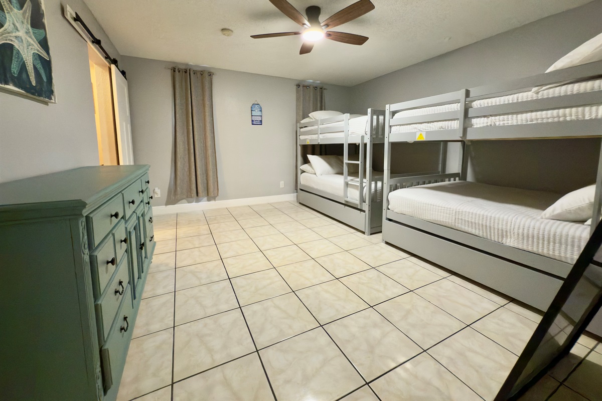 Whether you’re traveling with kids, cousins, or a crew of friends, this generously sized bunk room offers the perfect blend of comfort, space, and playful charm.