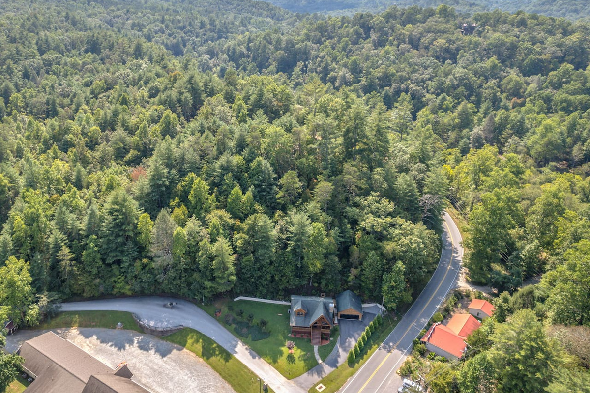 Drone view of house and where it's located.