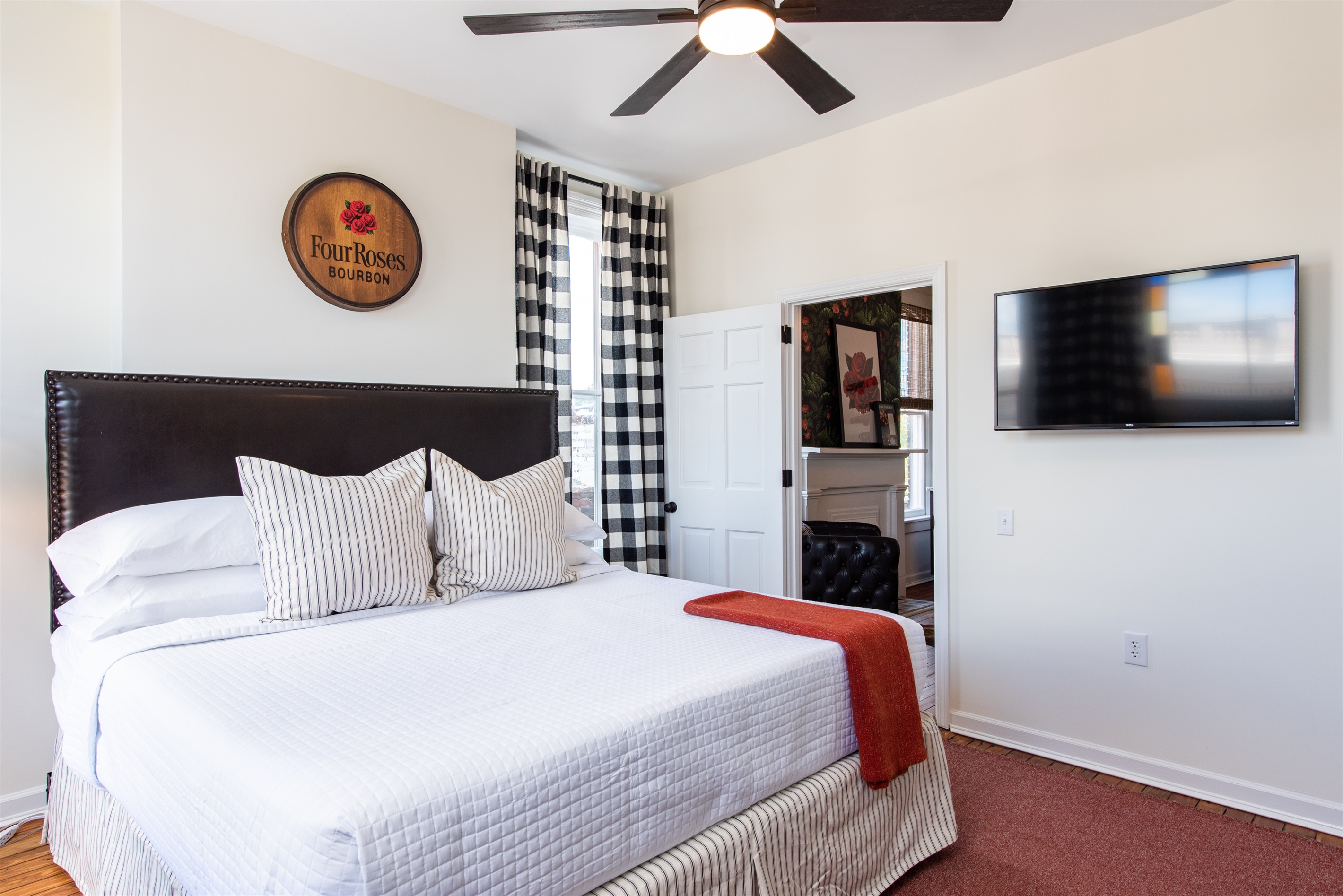 Four Roses Primary Bedroom, King Bed, Ensuite Fully Renovated Bathroom, Closet, White Noise Machine.