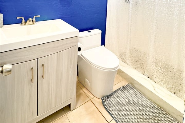 Full bathroom private to the master bedroom