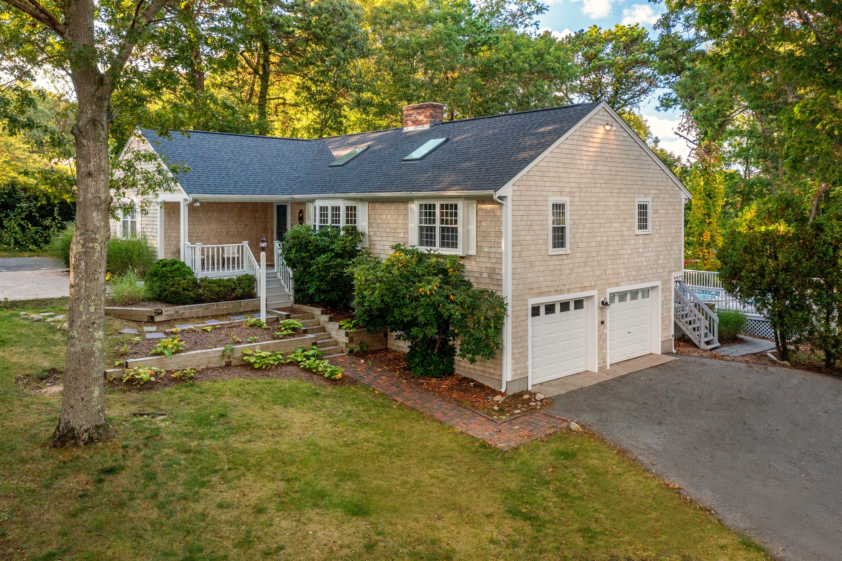 Our spacious driveway fits up to 10 cars for your convenience.