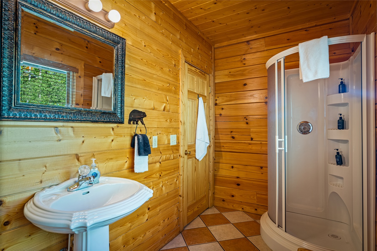 Double Queen BR ensuite bathroom
