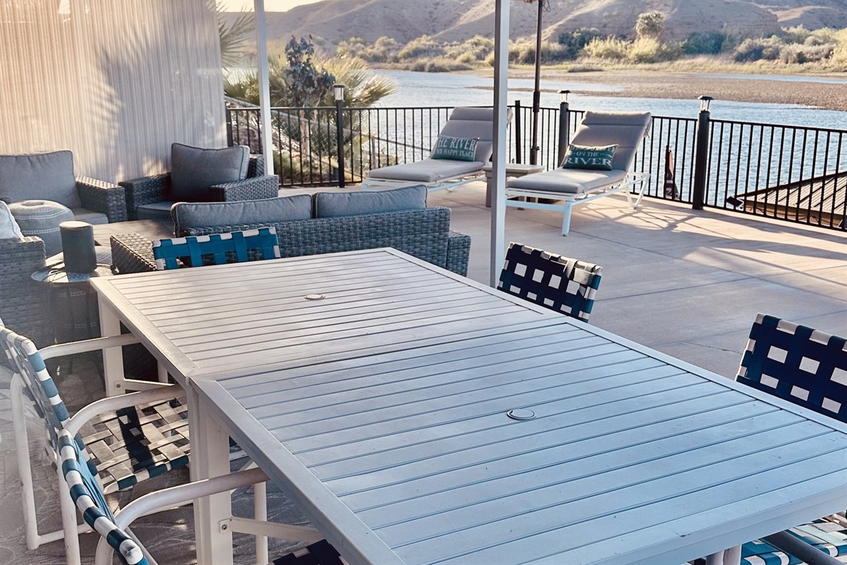 Upper Deck, Outdoor patio dining table and seating areas