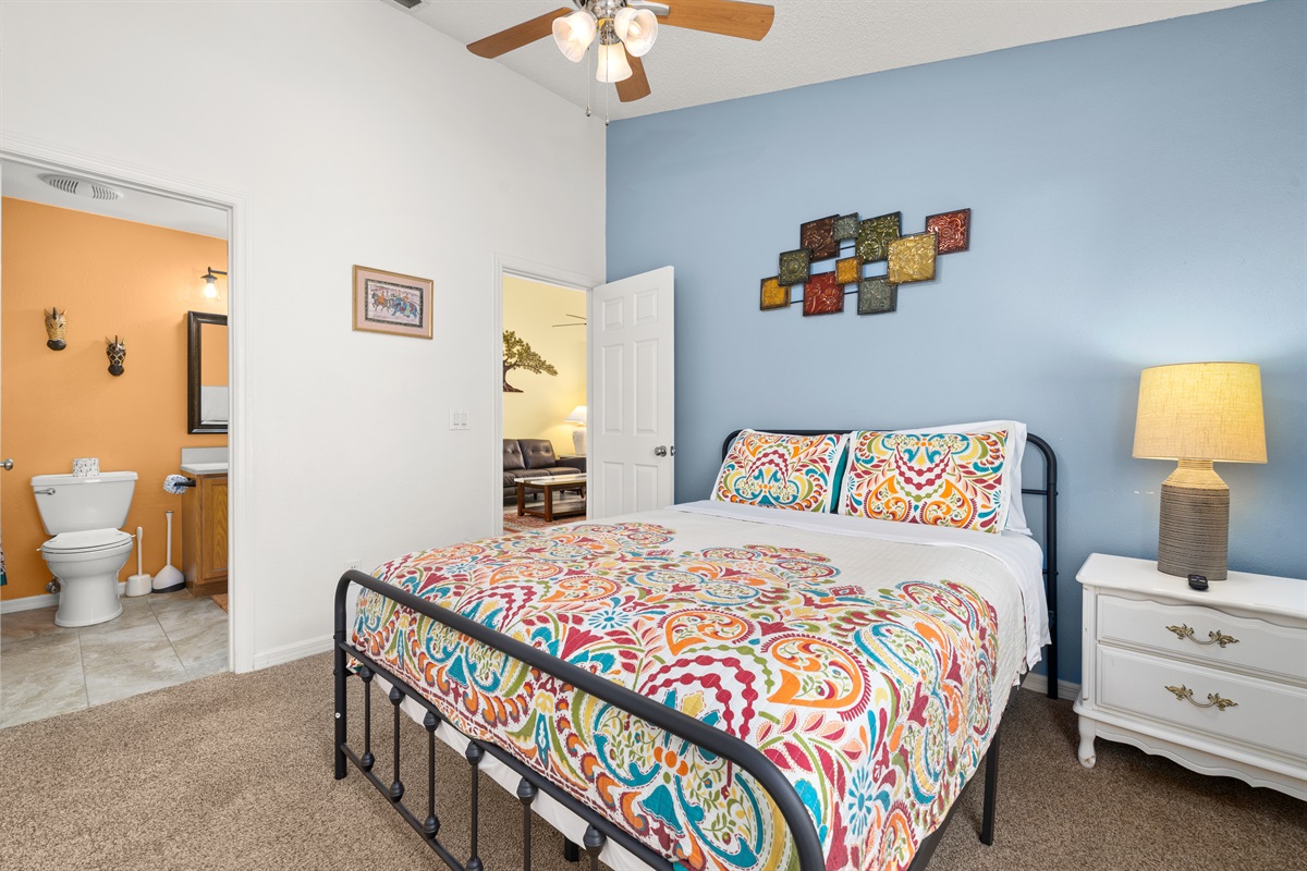 The queen master bedroom also has an en suite bath.