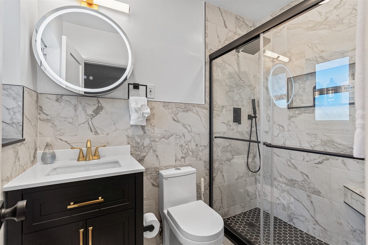 🚿 Clean & Newly Updated Bathrooms