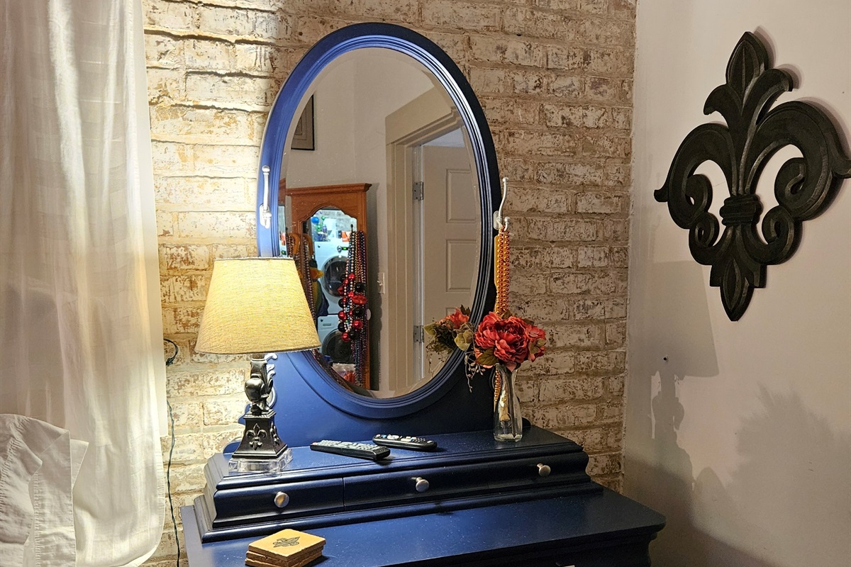 Dresser w/mirror