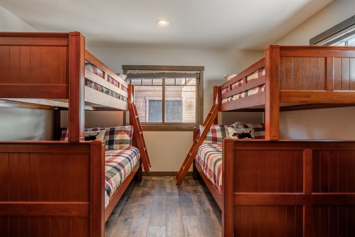 A thoughtfully designed bunkroom with 2 twins, 1 queen, and 1 king offers flexible sleeping for kids or adults — perfect for families or mixed groups.