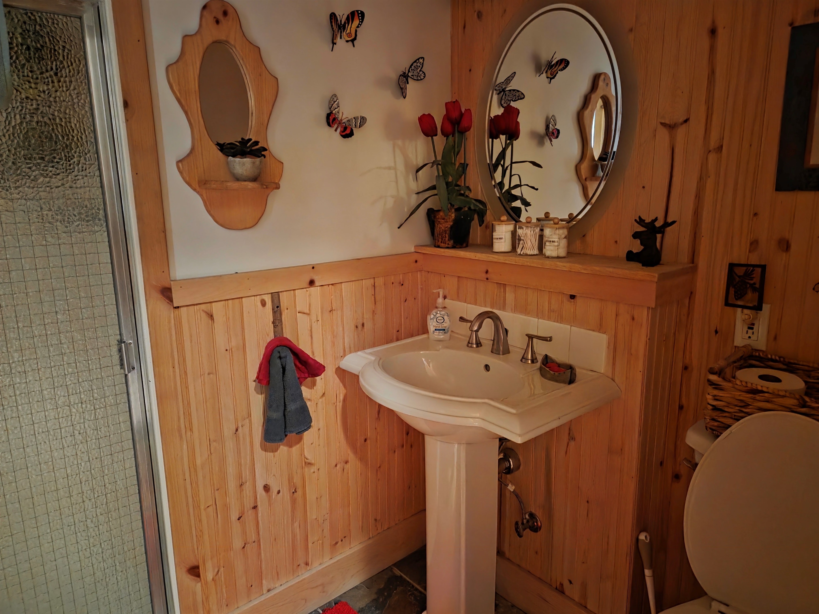 This bathroom is the ensuite bathroom for the 1st bedroom.  The closest bedroom to the front door.  it has a toilet, sink, shower and storage.  All of our bathrooms will have basic toiletries, toilet paper, bath towels and hand towels.