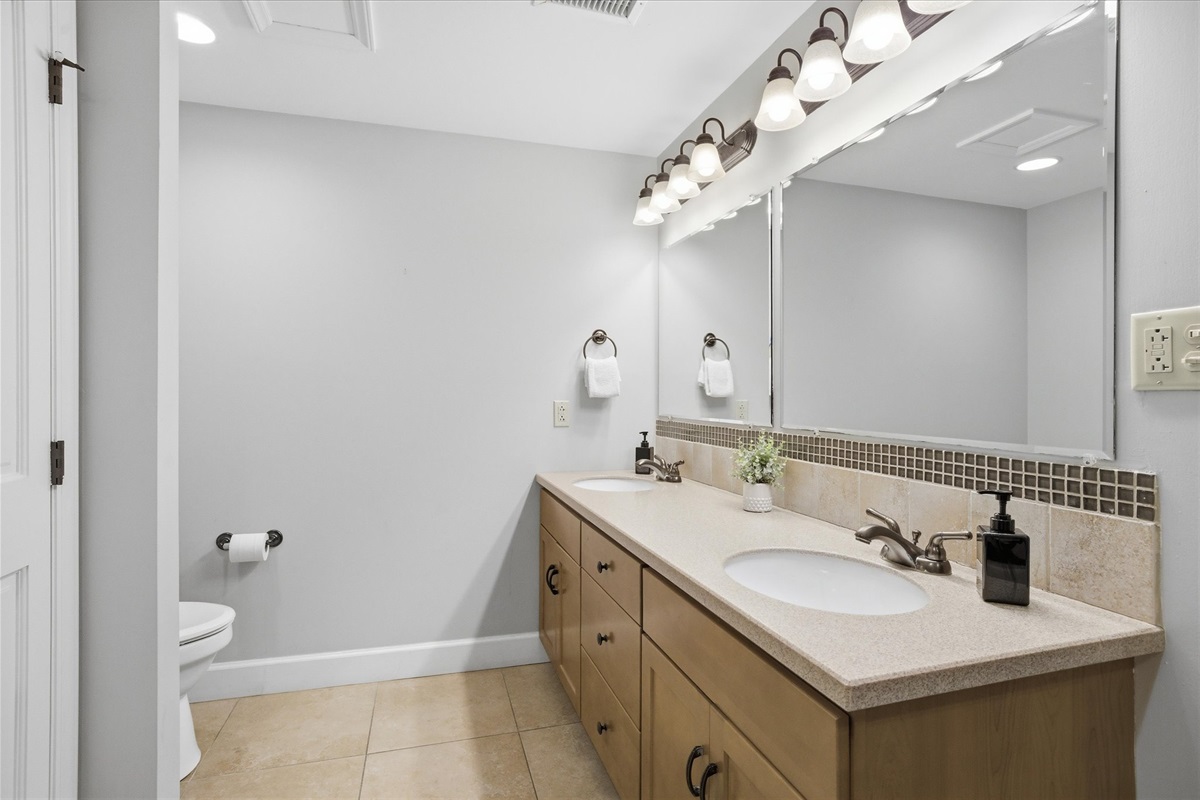 Start your day or wind down at night with everything you need—clean linens, stocked essentials, and a shower/tub combo ready when you are.