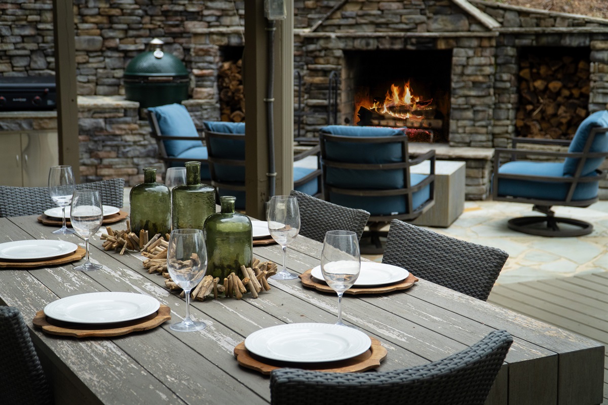 Enjoy large outdoor dining with plenty of seating—perfect for family meals or sunset dinners overlooking the lake.