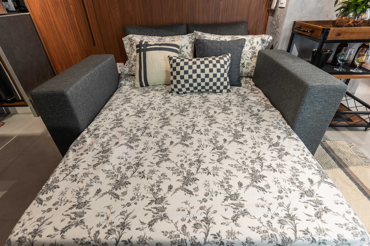 Sofá-cama convertido 🛏️ Sofá-cama em amplitude, oferecendo praticidade e conforto extra para até 2 hóspedes adicionais.
