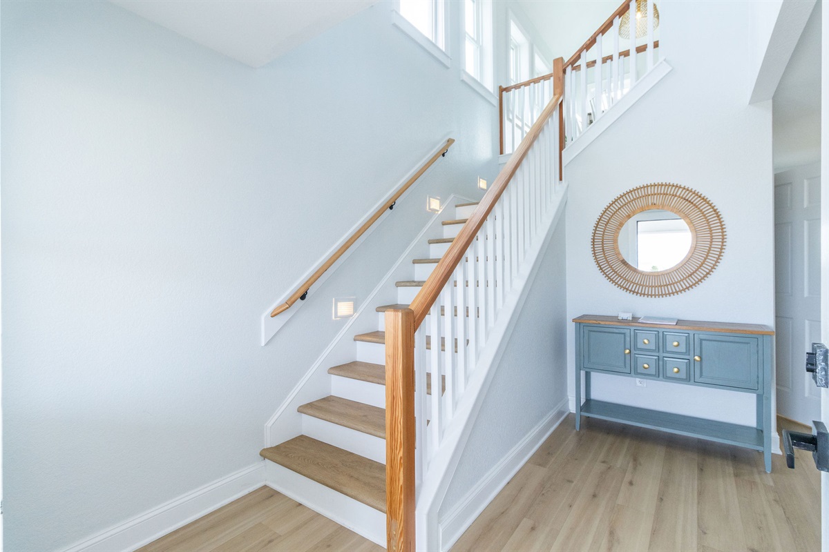 Beautiful and bright entryway!