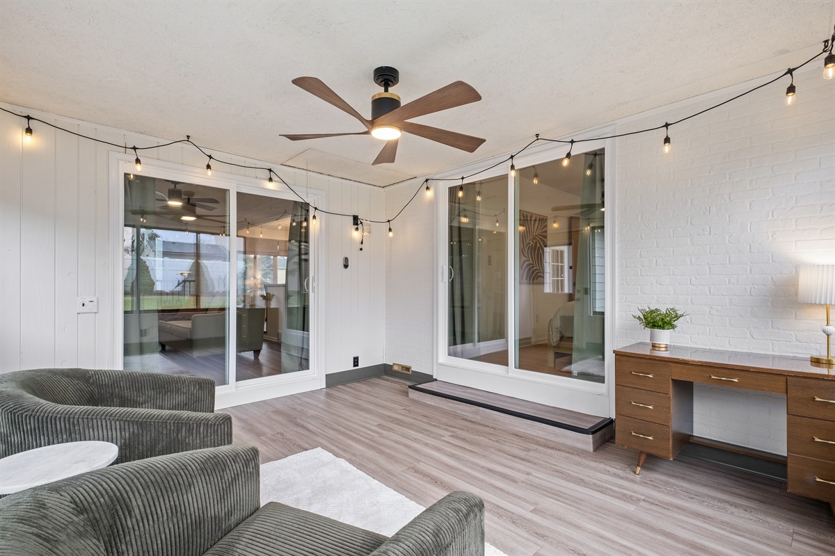 Bright and Simple Work Area
