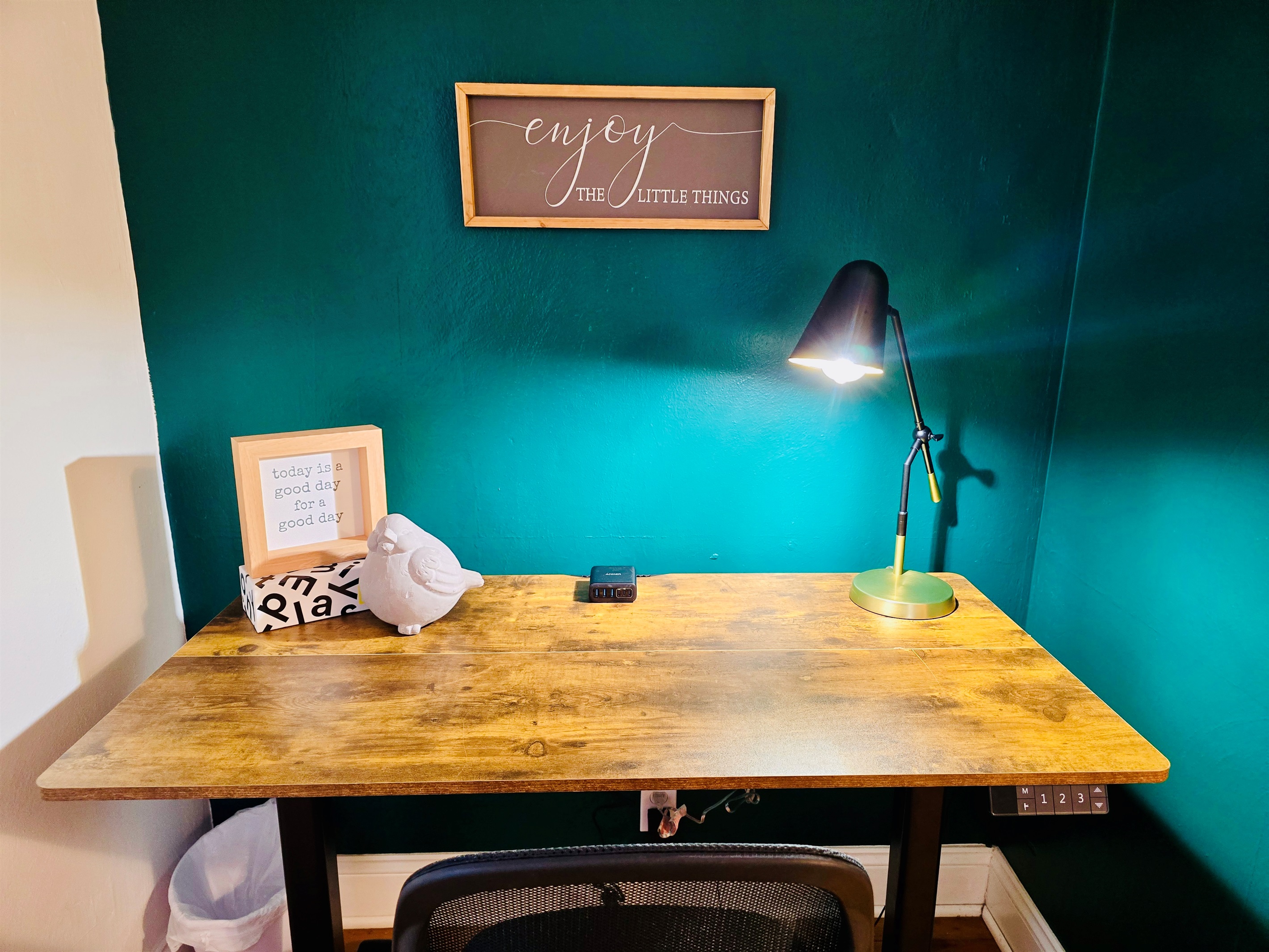 Power up your productivity—Queen’s Landing features an electric standing desk with built-in outlets and charging ports, paired with a comfortable chair for work or winding down.