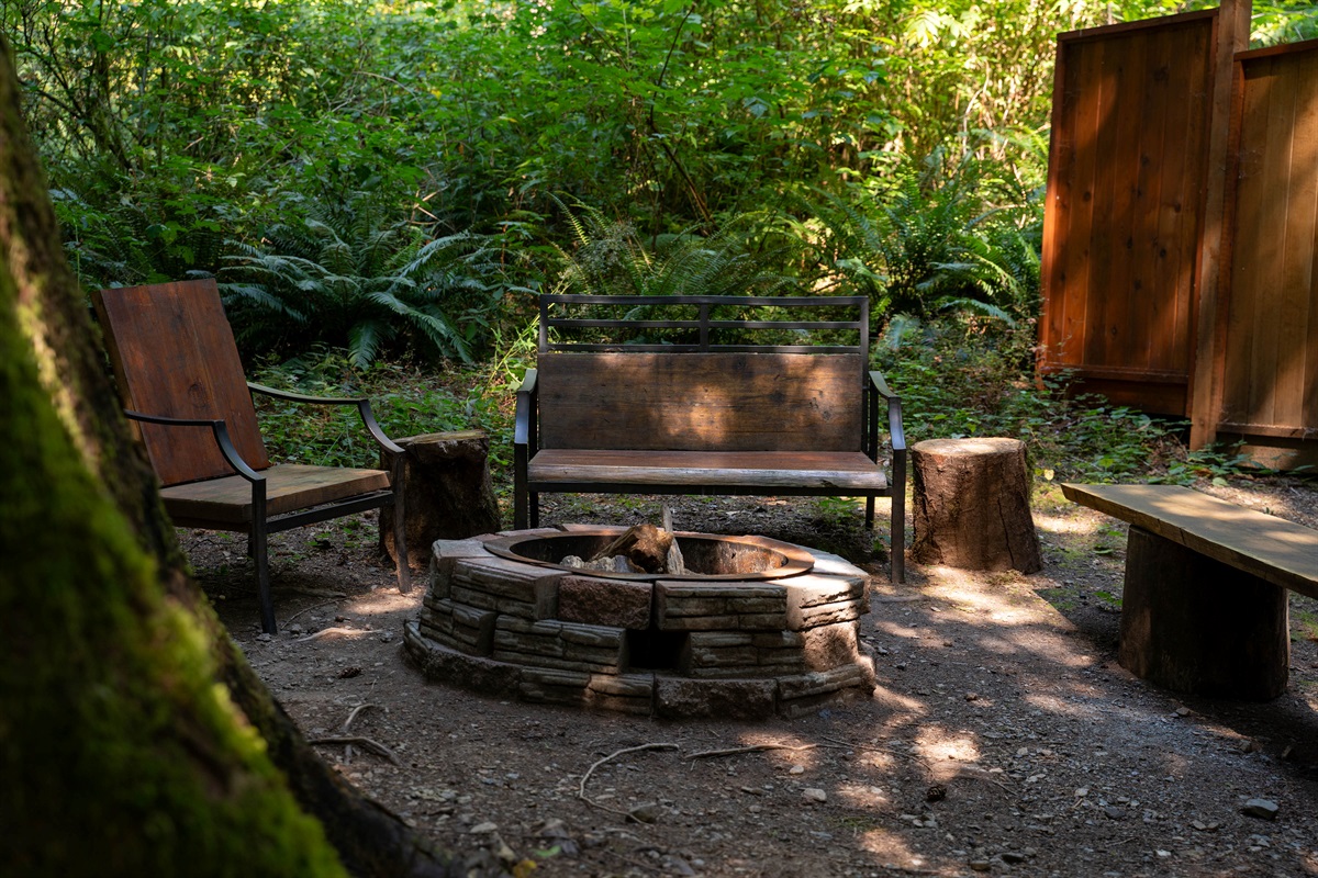 Firepit available for roasting marshmallows :)