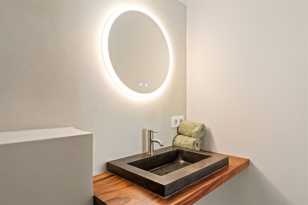 Villa Awa - Bedroom 2 | Ensuite