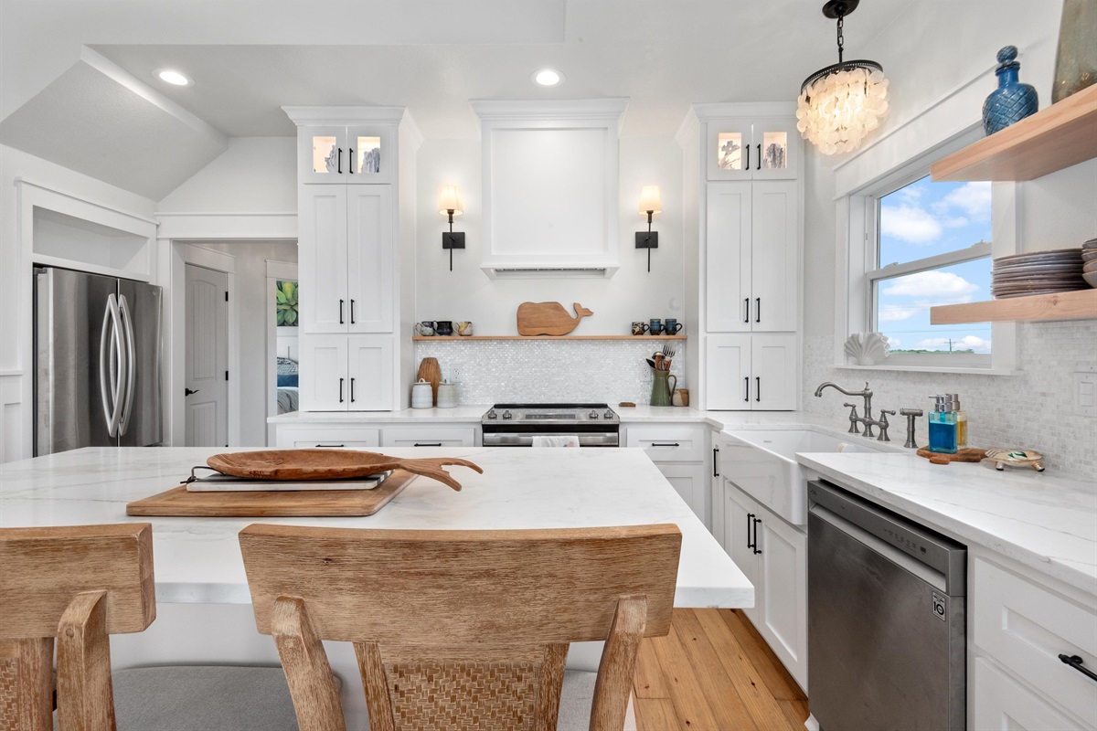 3164178cd5ad402e9c19a8de0a949d7e Large | Beachhouse | Texas | TX | Vacation Homes | Galveston | Crystal Beach | Kokomo | Breezy Days | Beachfront Elegance | Sunrise Serenity | Southern Sands Property Management, LLC