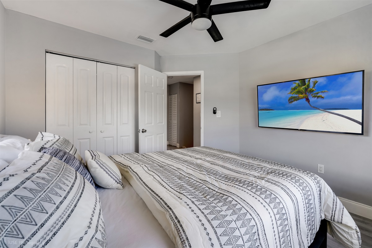 Bedroom #4 (Queen Bed)