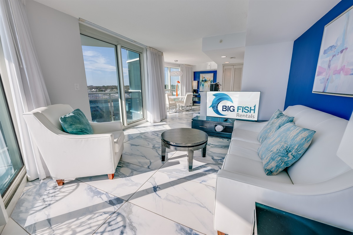 Amazing Living Room with Stunning Views🌊☀️