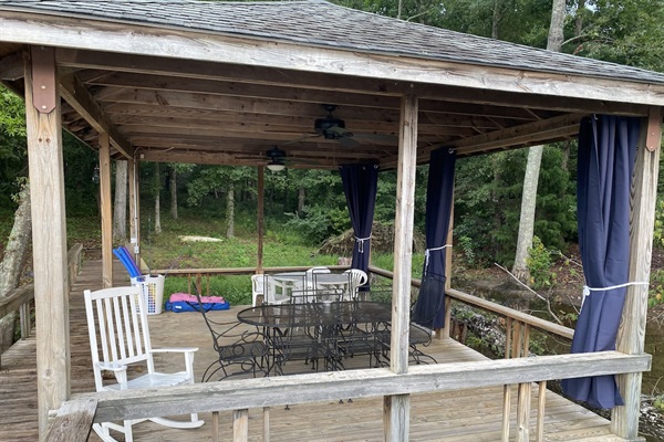 Private gazebo/dock. Seating for 10. Enjoy dining, fishing, swimming, boating!