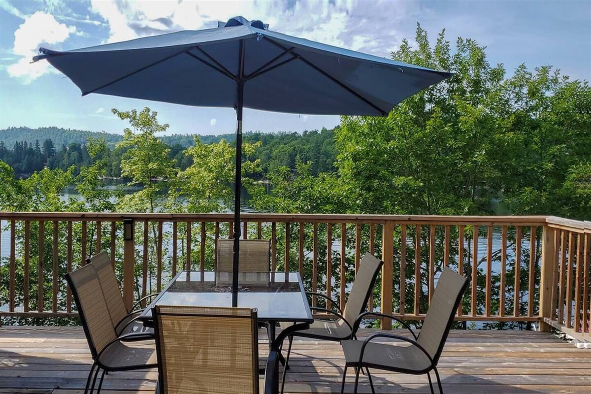 Terrasse partag&eacute;e pr&egrave;s des 2 petits chalets