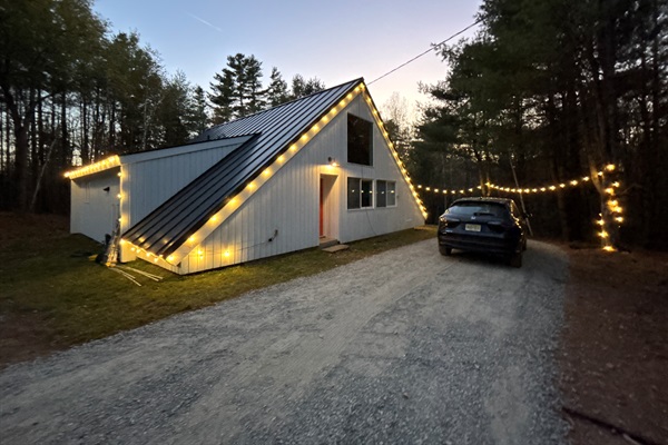 Charming A-Frame Retreat: Enjoy whispering pines, dark nights and crisp air at this relaxing Vermont cabin