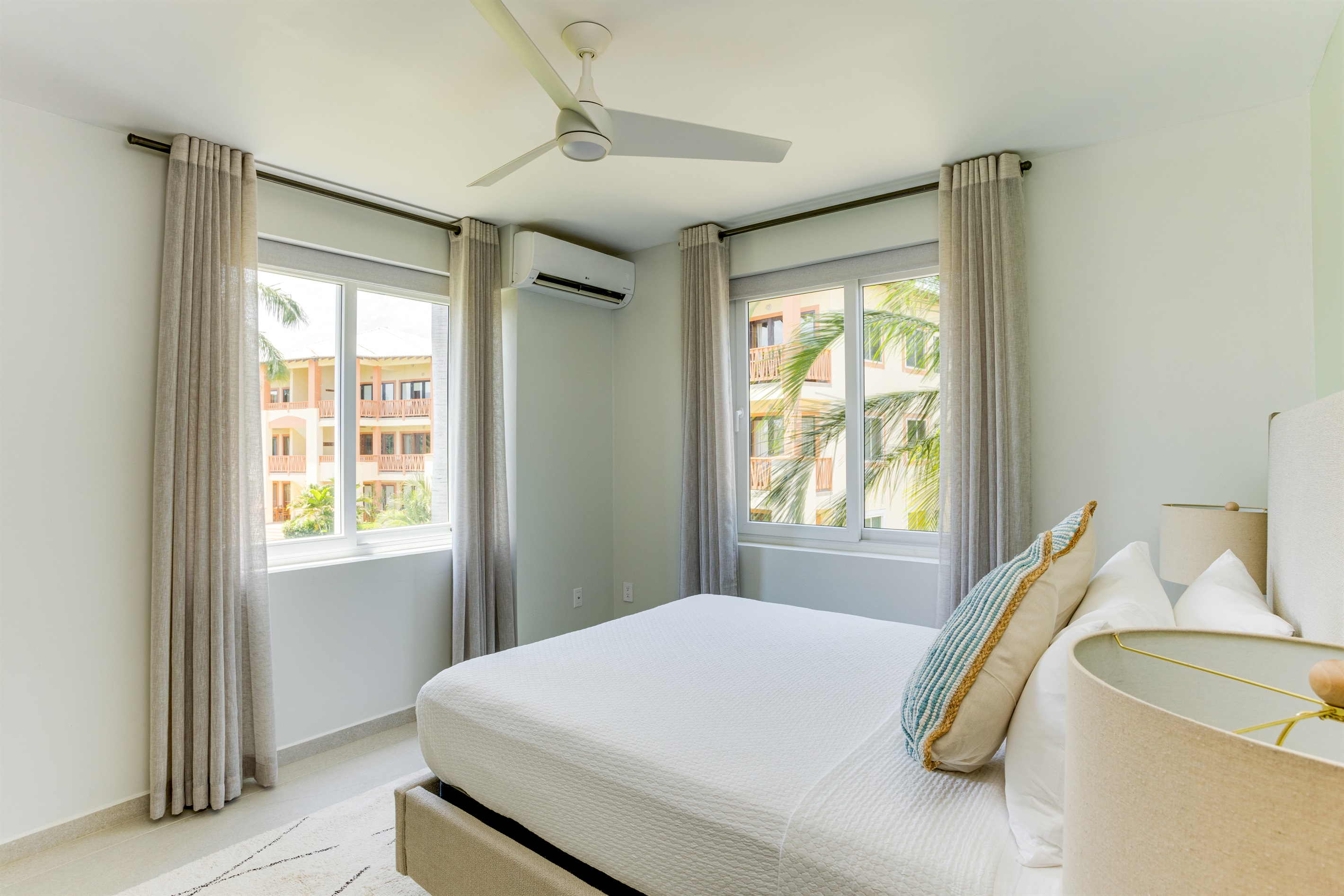 Bedroom 2: Queen Bed