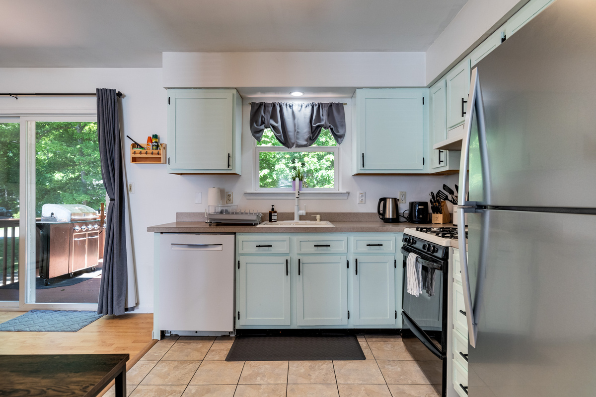 Full kitchen with all the supplies you will need