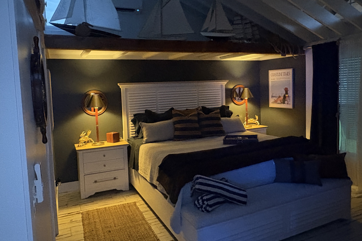 The night time vibes in the Sail room are unmatched