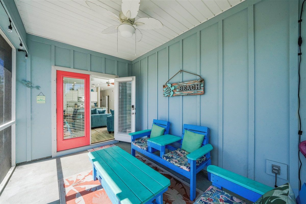 Screened porch with outdoor seating and ceiling fan
