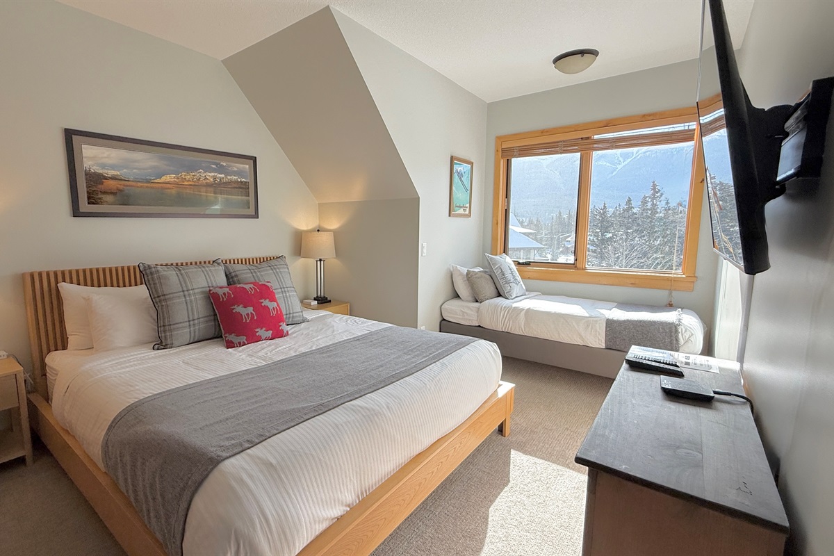 Master Bedroom - King Bed and Twin Bed