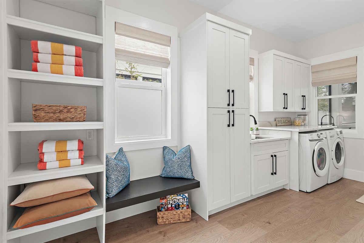You will delight in doing your laundry when this is your laundry room!  A large soaking sink and full size washer and dryer make laundry at the beach an absolute breeze.