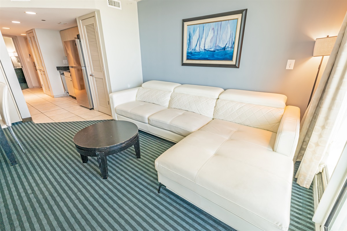 Living Room with Stunning Views🌊☀️